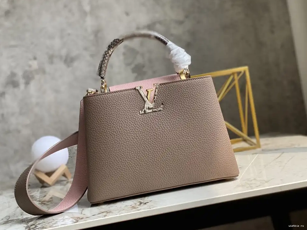 WIS VUITTON LOUIS CAPUCINES BB 0530